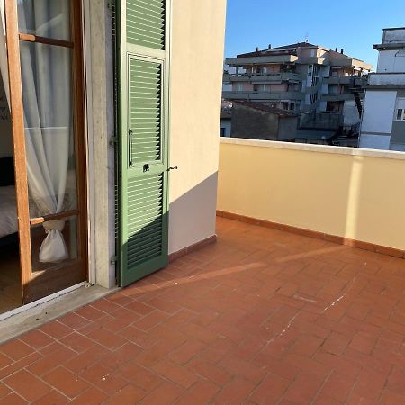 Accogliente Camera Singola Con Balcone A 500 Mt Dal Mare Marina Di Carrara Exterior foto