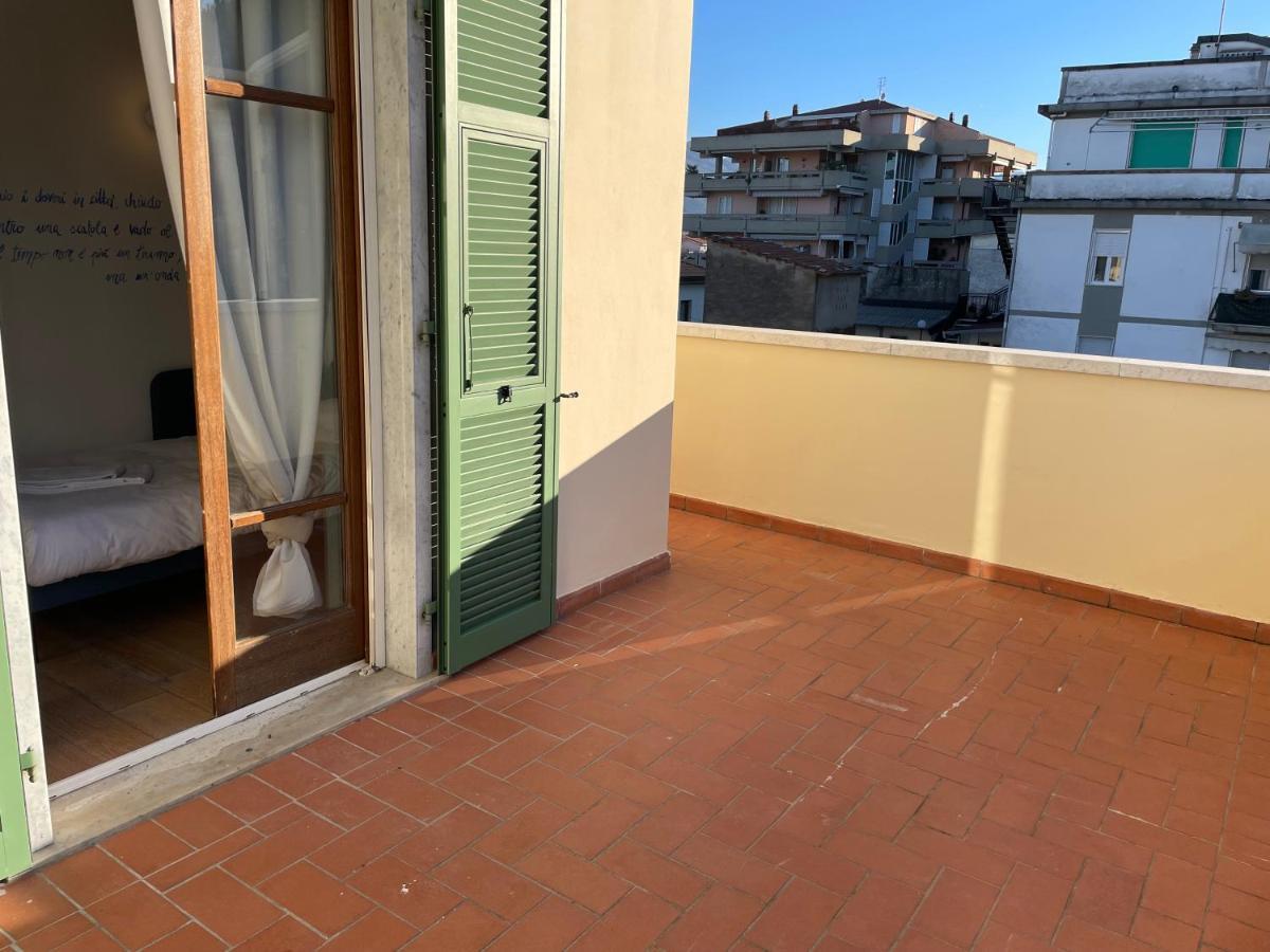 Accogliente Camera Singola Con Balcone A 500 Mt Dal Mare Marina Di Carrara Exterior foto